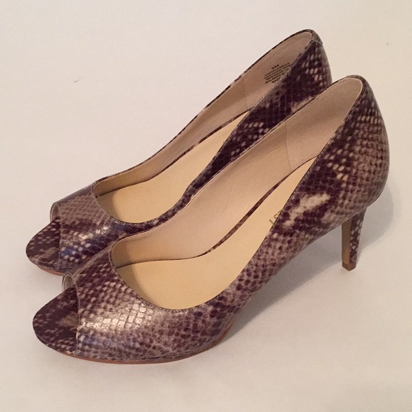 snakeskin pumps nine west